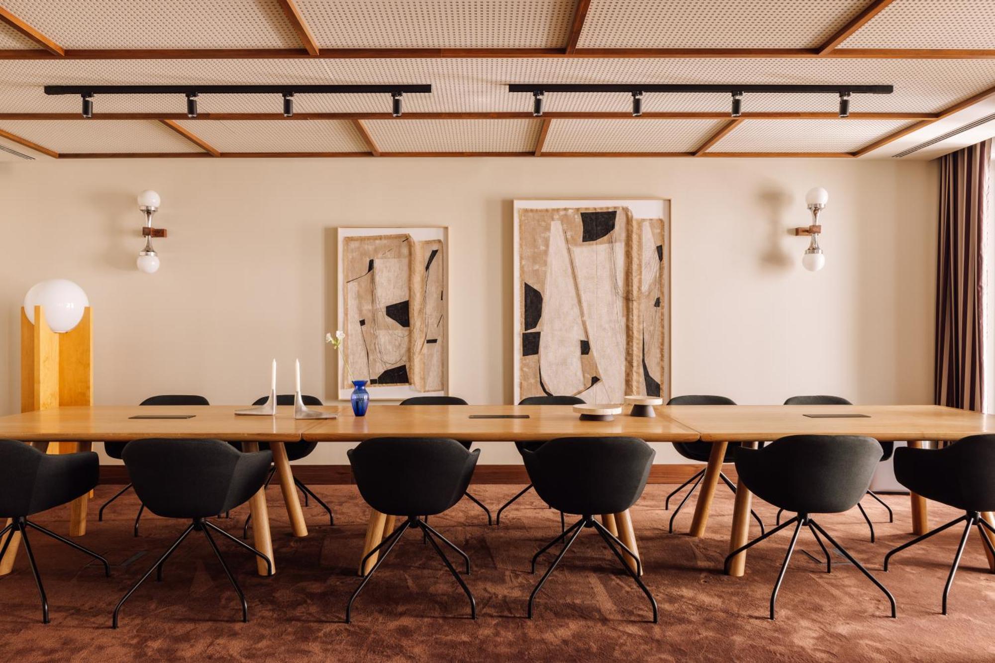 The Rebello Hotel & Spa - Small Luxury Hotels Of The World Vila Nova de Gaia Kültér fotó The boardroom at the new headquarters