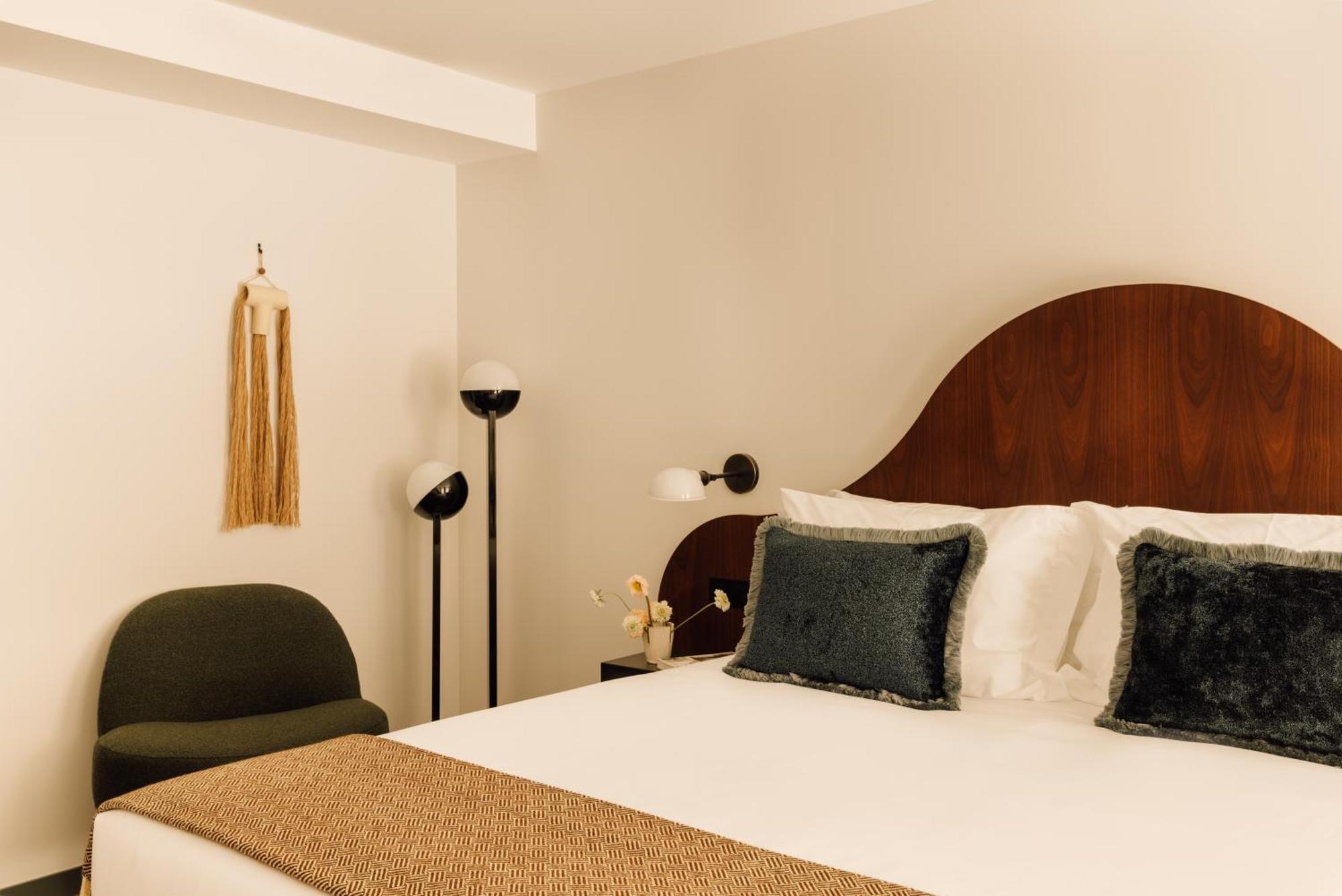 The Rebello Hotel & Spa - Small Luxury Hotels Of The World Vila Nova de Gaia Kültér fotó A bedroom at the hotel