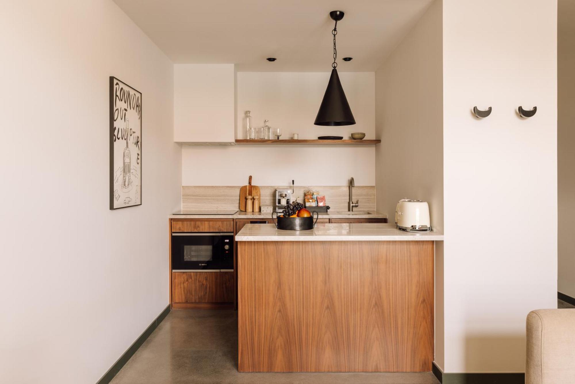 The Rebello Hotel & Spa - Small Luxury Hotels Of The World Vila Nova de Gaia Kültér fotó A kitchen in a micro apartment