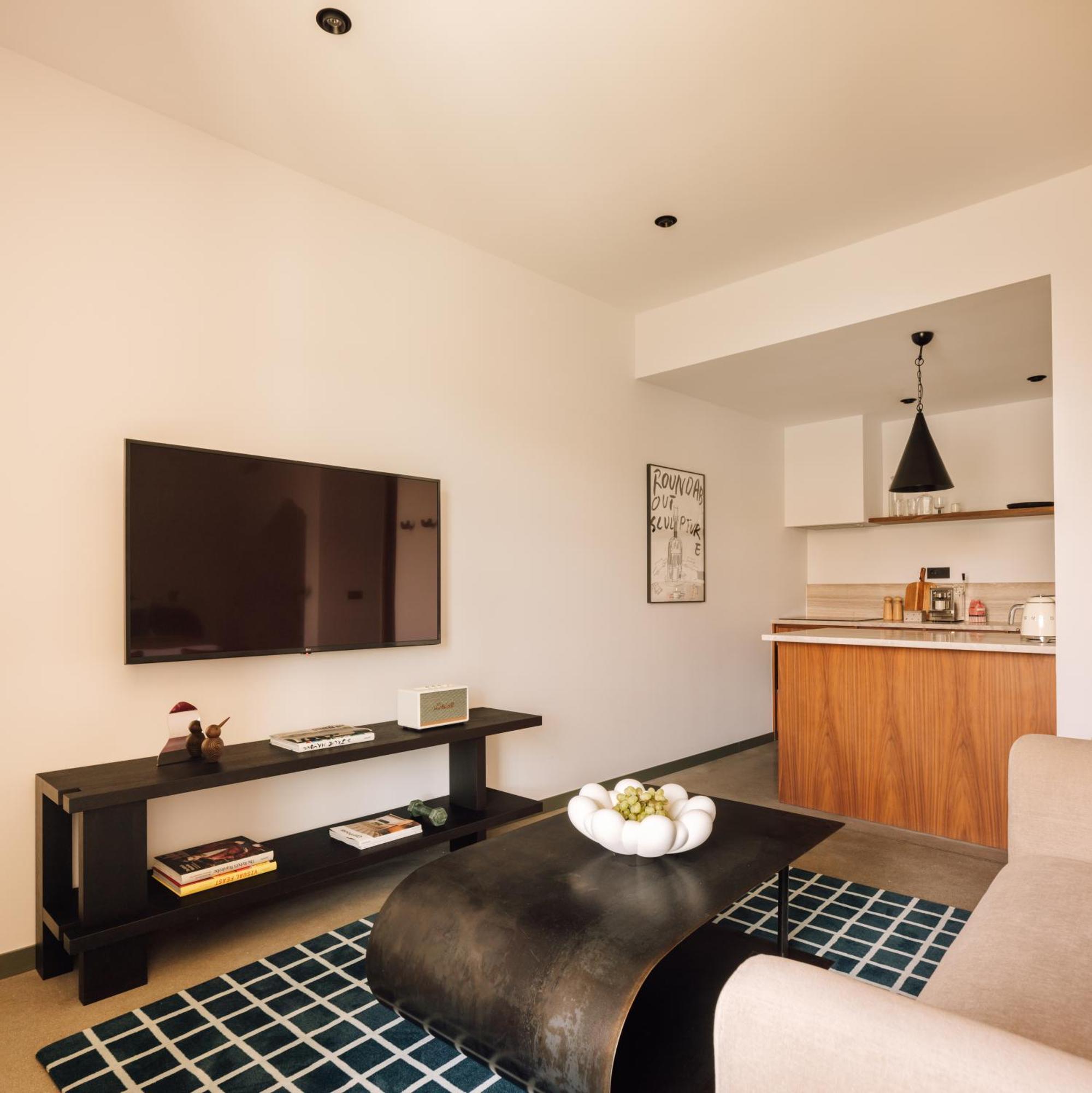 The Rebello Hotel & Spa - Small Luxury Hotels Of The World Vila Nova de Gaia Kültér fotó A typical apartment at the Standard East Village
